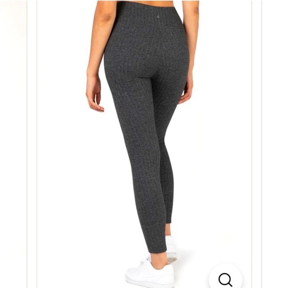 Kyodan/ High waisted leggings/ Herringbone pattern/ Black & white/ Size US S - Picture 2 of 11